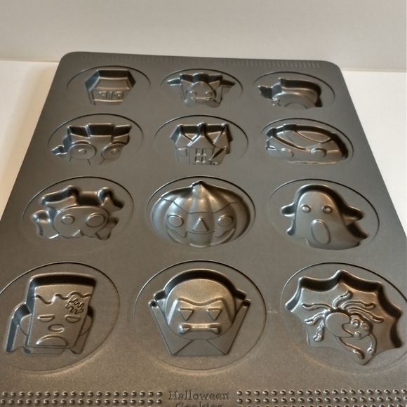 Sweet Creations Halloween Cookies Metal Baking Pan - Picture 5 of 7